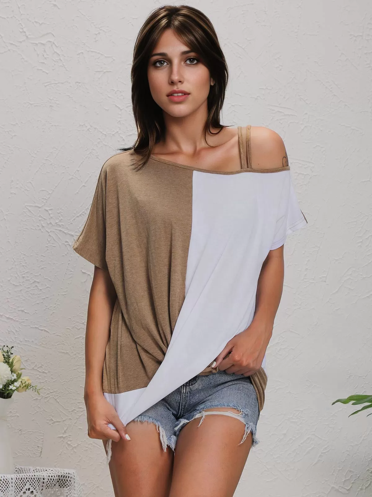 Colorblock Asymmetric Regular T-shirt, 4 of 6