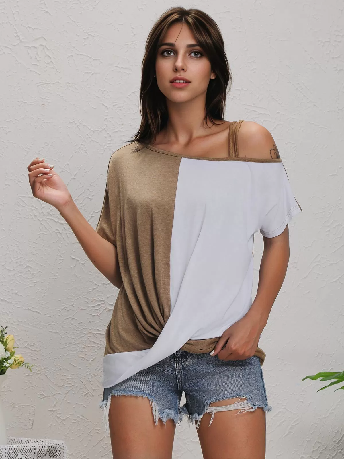 Colorblock Asymmetric Regular T-shirt, 5 of 6