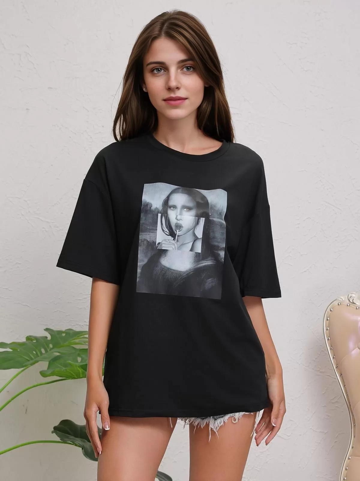 Mona Lisa Graphic Round Neck T-shirt, 3 of 5