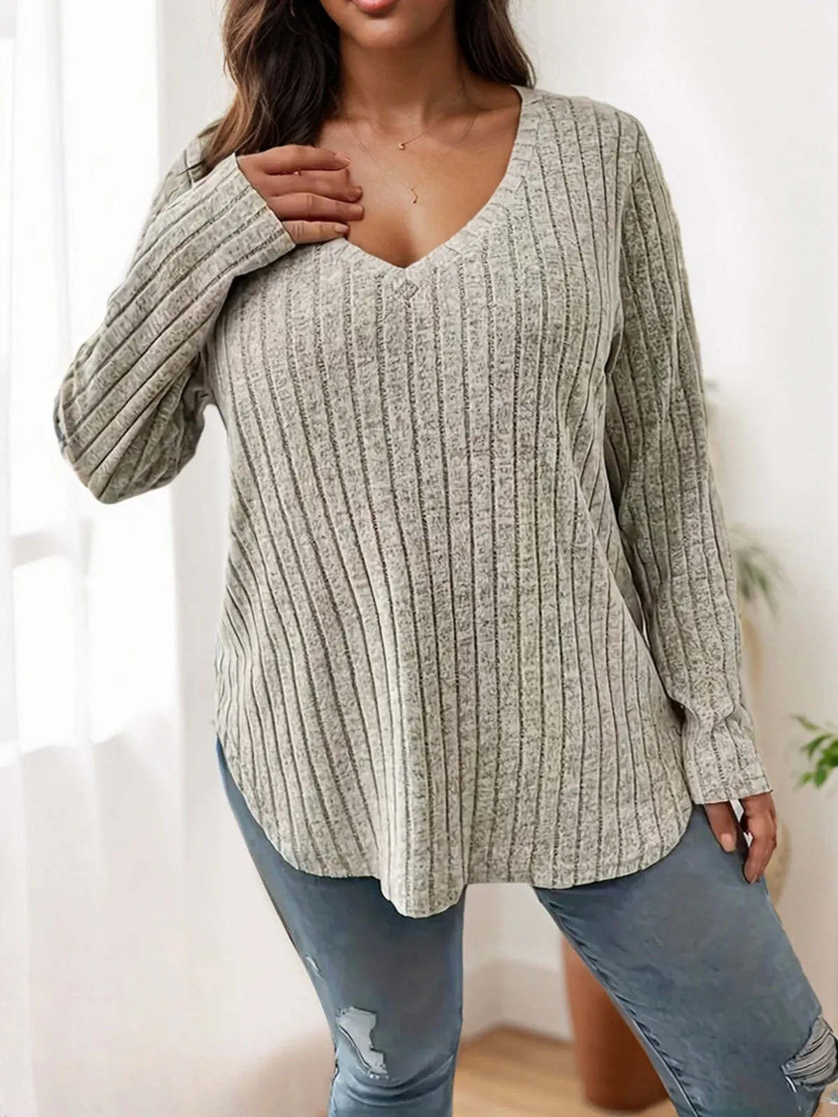Plus Size Solid V-neck Regular Blouse, 4 of 4