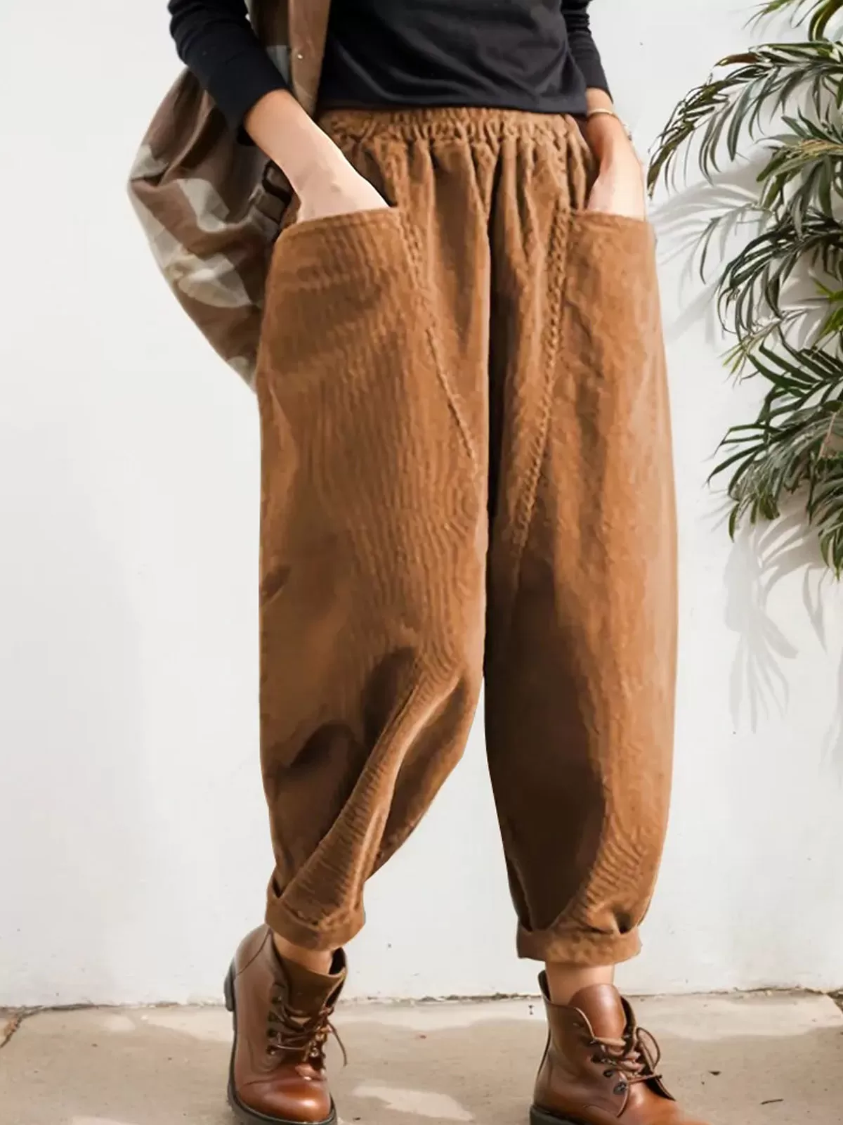 Plus Size Solid Pocket High Rise Elastic Waist Pants, 4 of 4