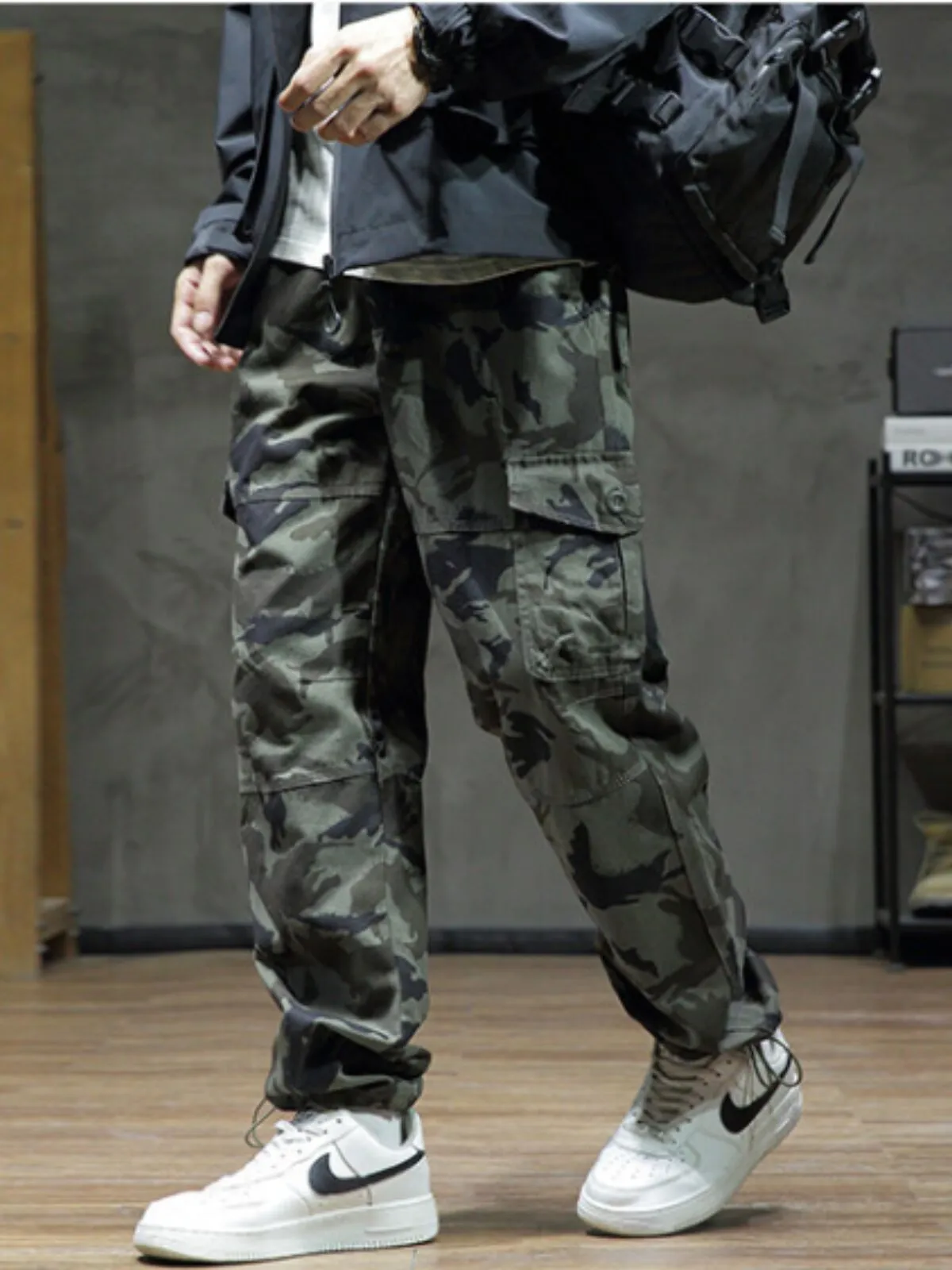 Men's Cargo Pants Loose Fit Camo Print Flap Pocket Side Drawstring Waist Fall Pants, 4 of 4