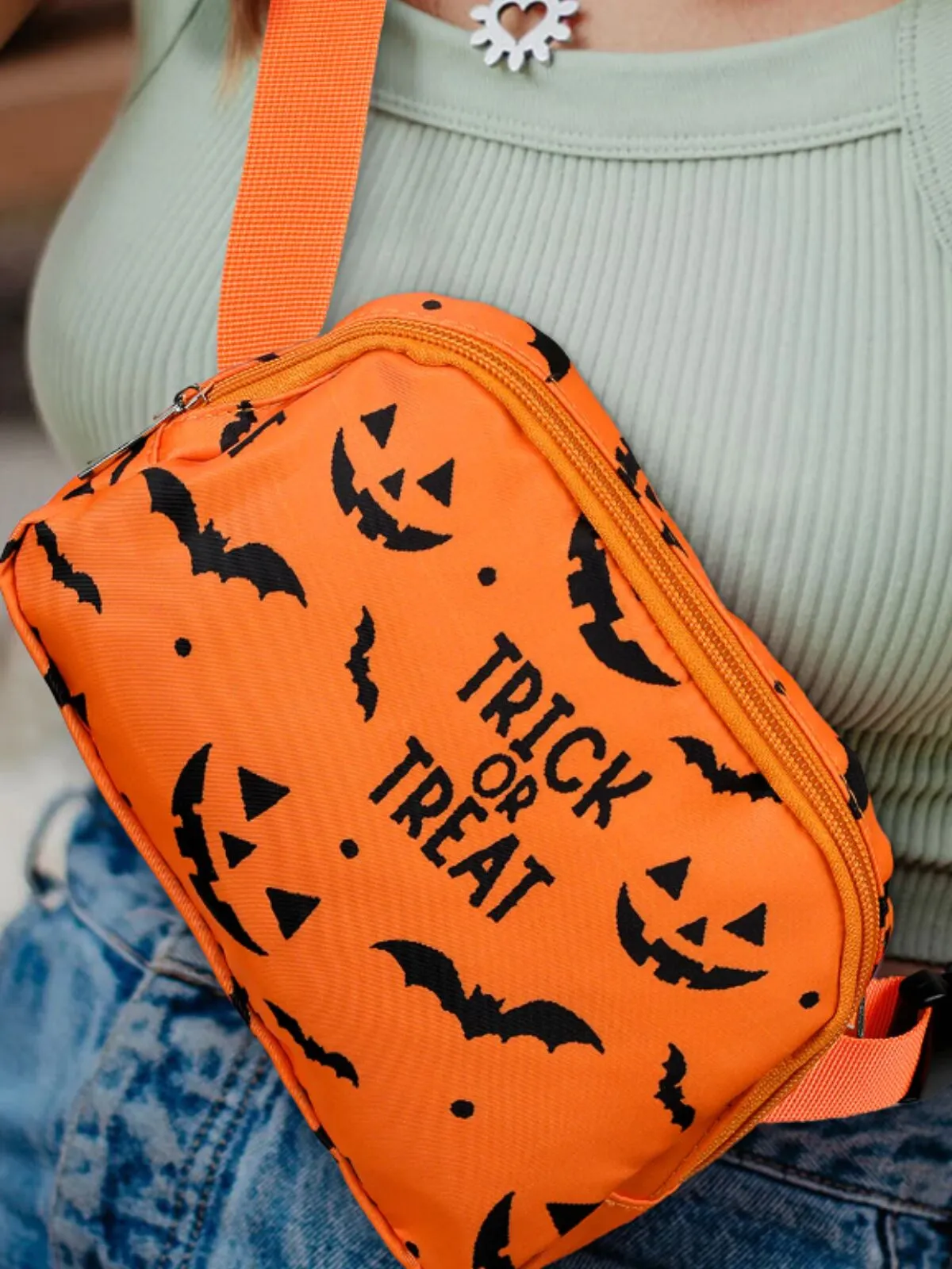 1pc Trendy Halloween Pumpkin Lightweight & Portable Fall Fashion Crossbody Bag, 1 of 1