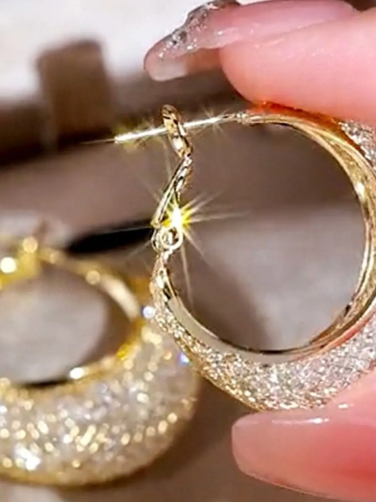 1 Pair Luxury Fashionable Designer Round Hoop Rhinestone Earrings, 2 of 3