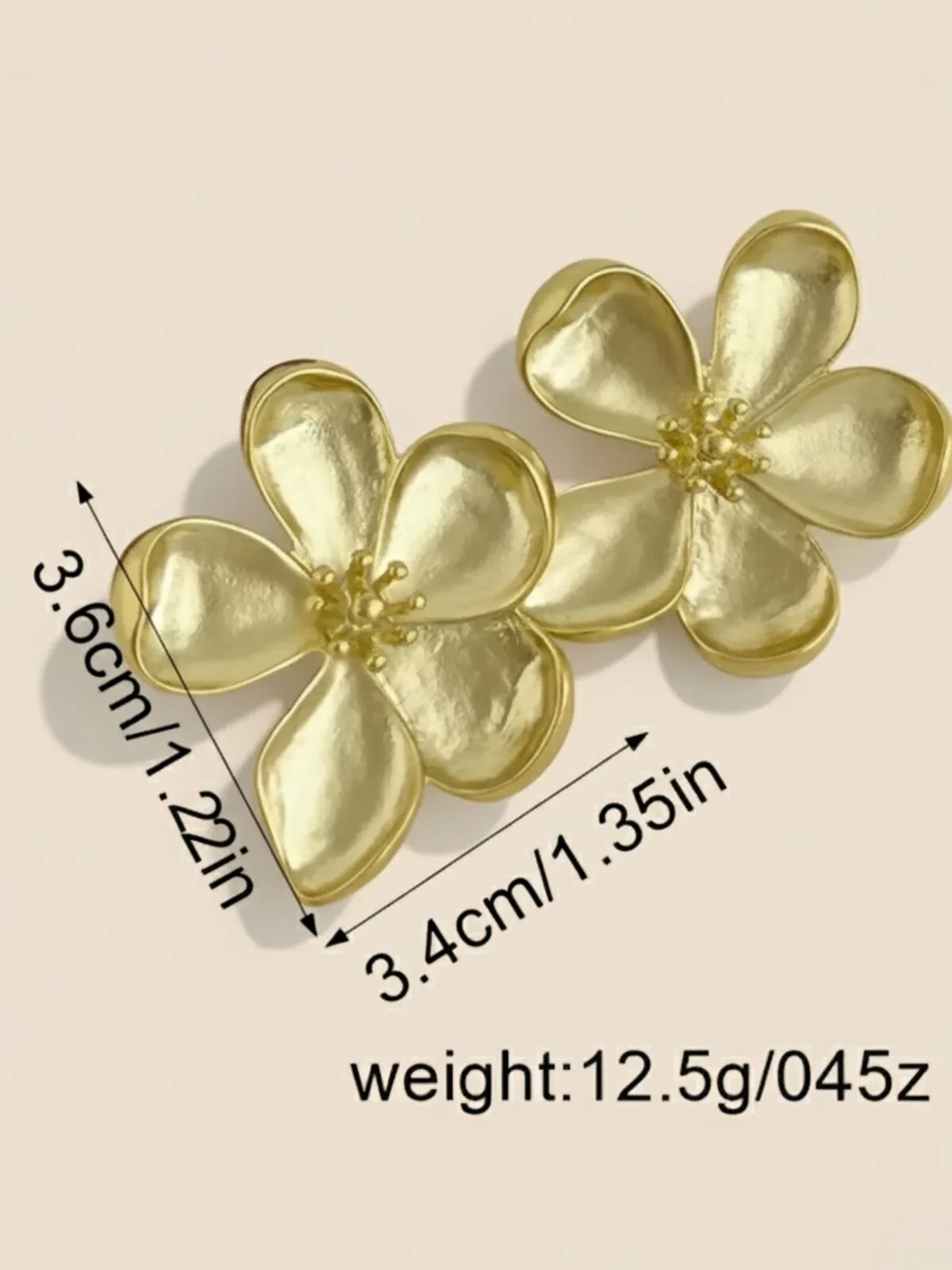 Elegant Style 1 Pair Solid Flowers Alloy Earrings, 1 of 3