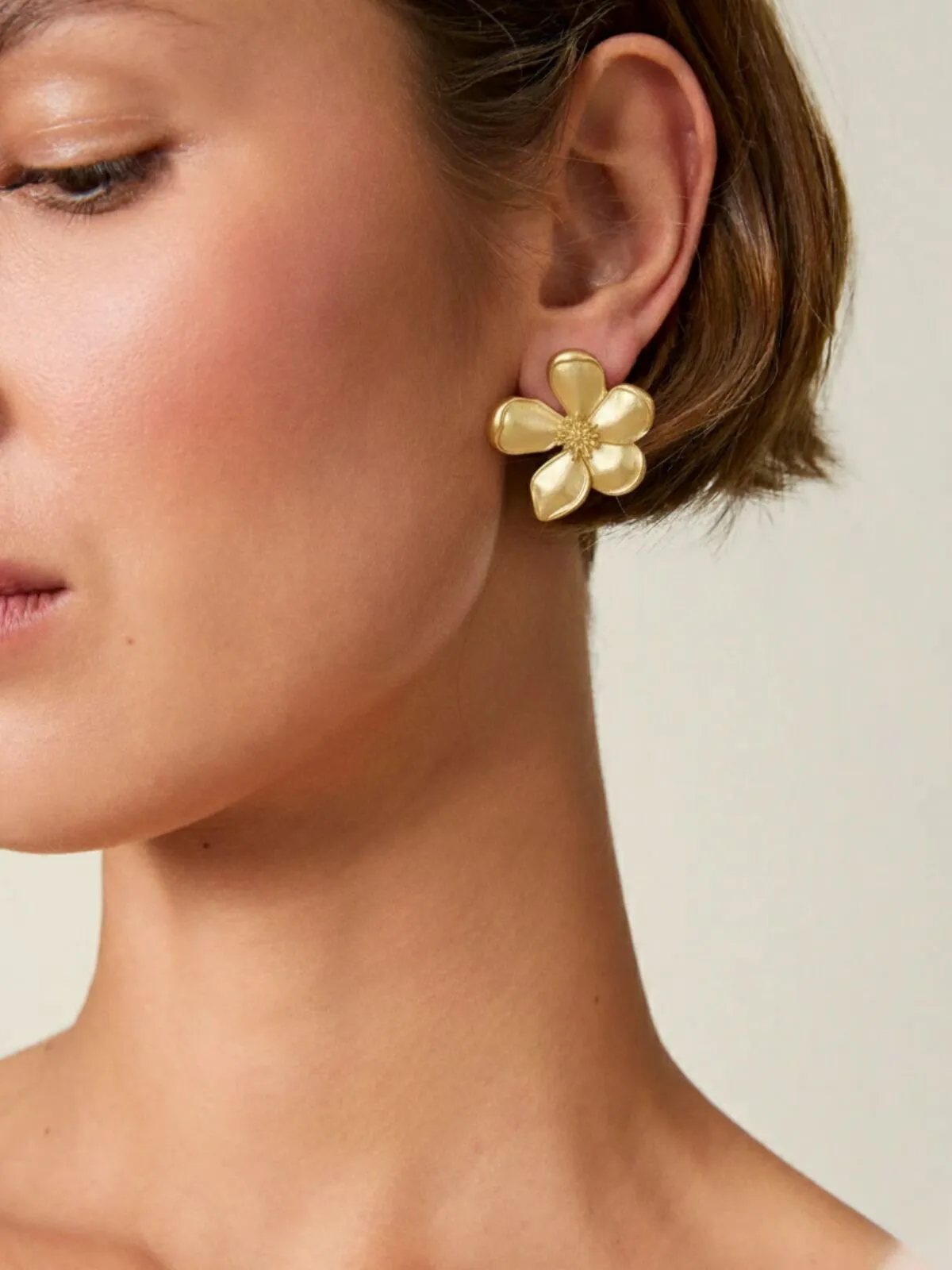 Elegant Style 1 Pair Solid Flowers Alloy Earrings, 2 of 3